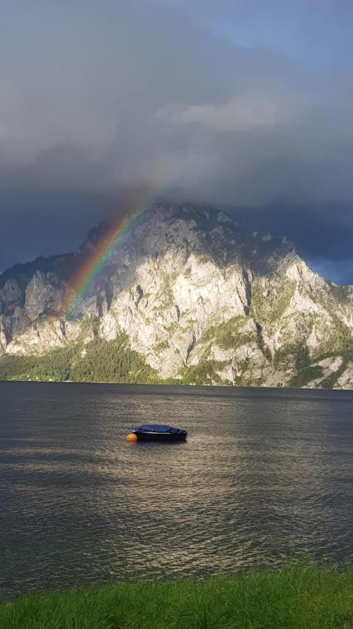 Ferienhaeuschen Am Traunsee Mit Tretboot Zur Freien Nutzung Am Badeplatz Altmünster Exteriör bild